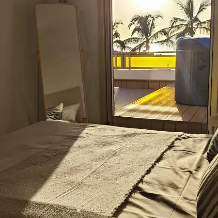 Daire Seafront Playa La Arena *